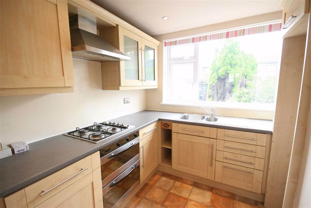 Dawlish Avenue, Droylsden 3 bed semidetached house £750 pcm (£173 pw)