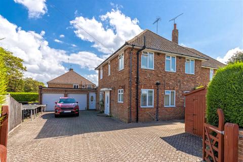 16 Wavertree Road, Goring By Sea, Worthing, BN12 6DE
