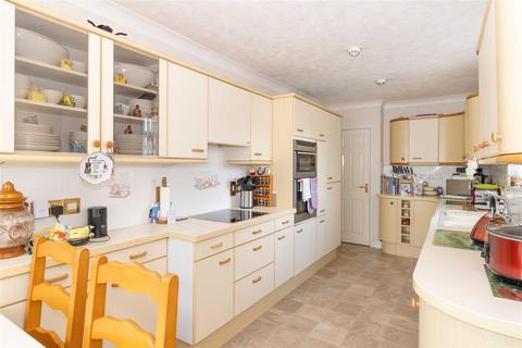 16 Wavertree Road, Goring By Sea, Worthing, BN12 6DE