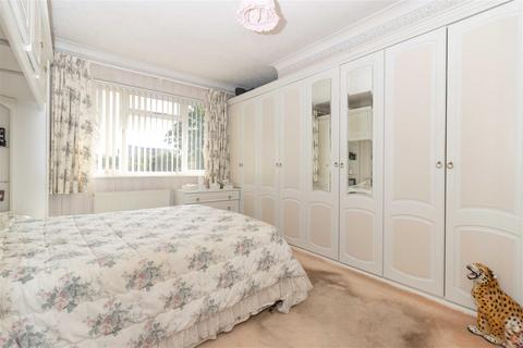 16 Wavertree Road, Goring By Sea, Worthing, BN12 6DE