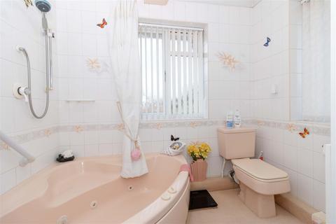16 Wavertree Road, Goring By Sea, Worthing, BN12 6DE