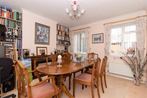 16 Wavertree Road, Goring By Sea, Worthing, BN12 6DE