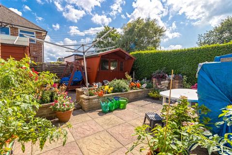 16 Wavertree Road, Goring By Sea, Worthing, BN12 6DE