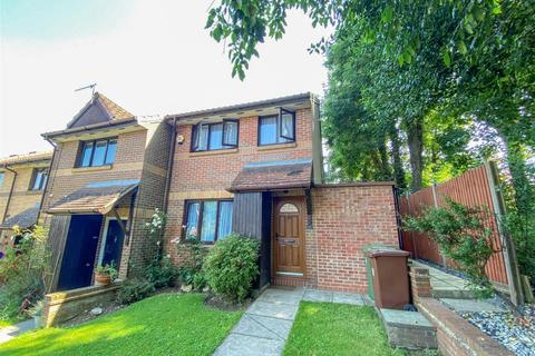 16 Richards Close, Bushey, WD23 4JB