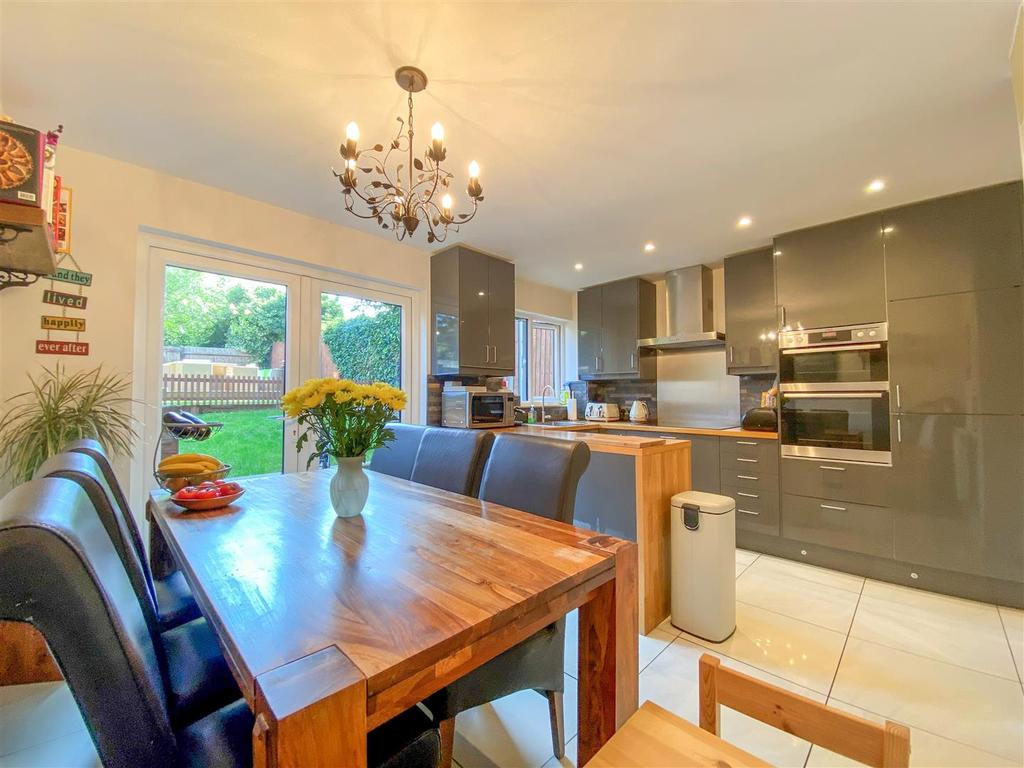 Kitchen edited.jpg