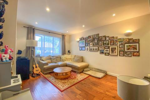 16 Richards Close, Bushey, WD23 4JB