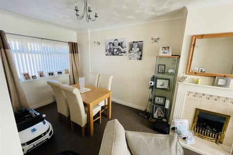 19 Quantock Drive, Nuneaton, CV10 8PU