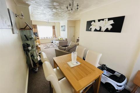 19 Quantock Drive, Nuneaton, CV10 8PU