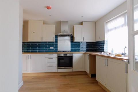 3 bedroom semi-detached house to rent, Cranmore View, Frome