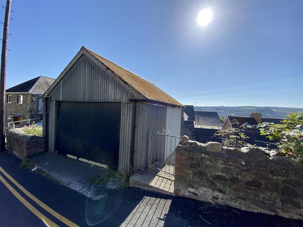 Detached Garage