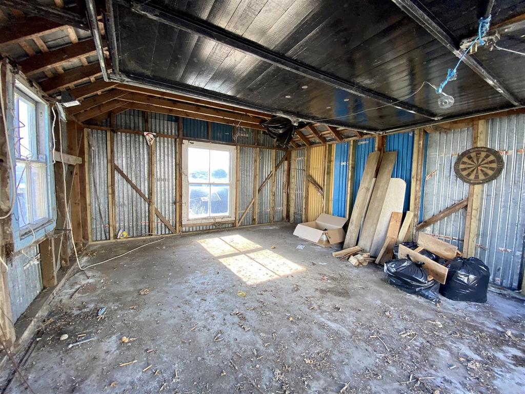 Detached Garage