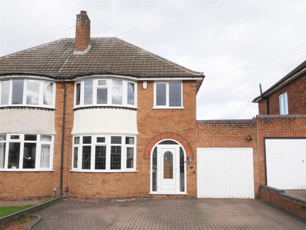 Barnmoor Rise, Solihull 3 bed semidetached house £340,000