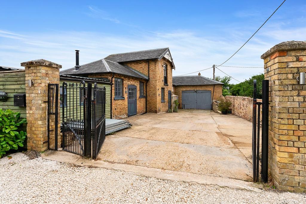 Main Street, Upton, Huntingdon, PE28 3 bed detached house £500,000