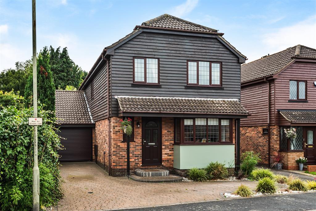 Laurie Gray Avenue, Bluebell Hill Village 4 bed detached house £535,000