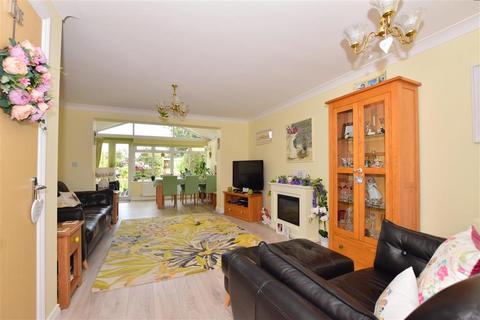 5 Bell Close, Laindon, Basildon, SS15 5NG