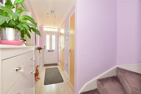 5 Bell Close, Laindon, Basildon, SS15 5NG
