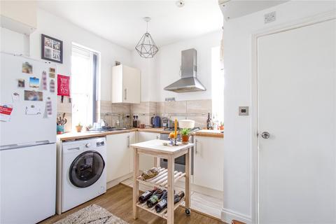 Studio to rent, Teesdale Close, Cambridge Heath, London, E2