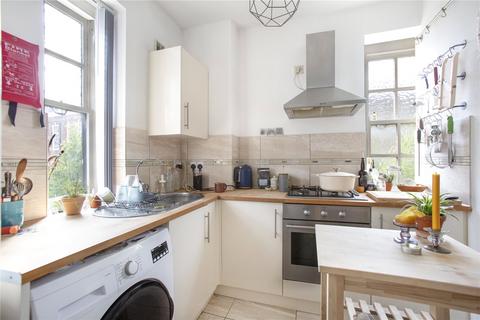 Studio to rent, Teesdale Close, Cambridge Heath, London, E2