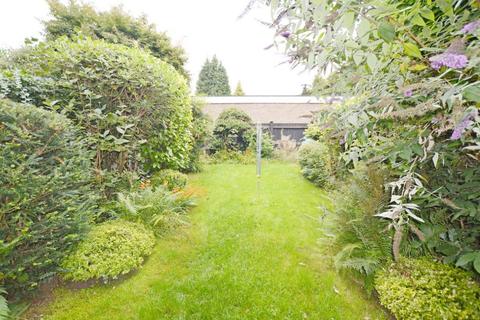 16 Berrow Drive, Birmingham, B15 3UB