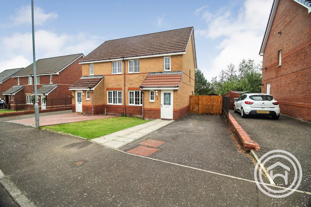 Newmilns Gardens, Glasgow, G72 2 bed semidetached house £145,000