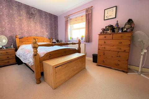 55 Batsmans Drive, Rushden, NN10 6EW