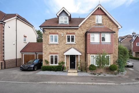 27 Halcyon Close, Oxshott, Leatherhead, KT22 0HA
