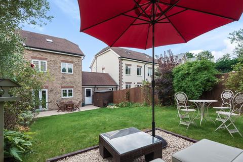 27 Halcyon Close, Oxshott, Leatherhead, KT22 0HA