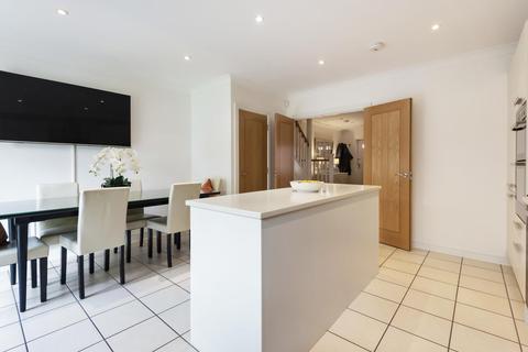 27 Halcyon Close, Oxshott, Leatherhead, KT22 0HA