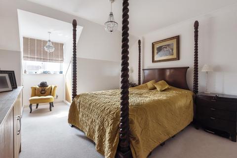27 Halcyon Close, Oxshott, Leatherhead, KT22 0HA