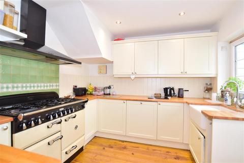 3 Papworth Close, Folkestone, CT19 5LZ