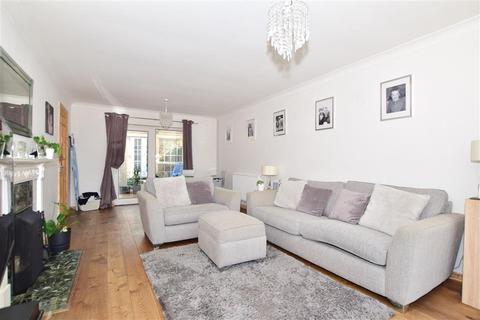 3 Papworth Close, Folkestone, CT19 5LZ