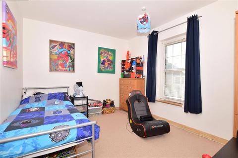 3 Papworth Close, Folkestone, CT19 5LZ