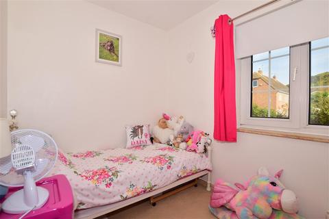 3 Papworth Close, Folkestone, CT19 5LZ