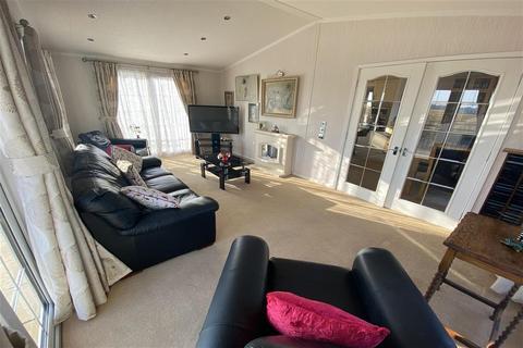 3 bedroom park home for sale - Palm Court, Battlesbridge, Wickford, Essex