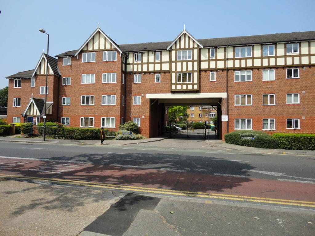 Richens Close, Hounslow, TW3 1 bed flat £1,100 pcm (£254 pw)