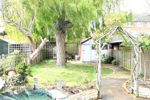 3 bedroom bungalow to rent, Green Lane, Sunbury-on-Thames, Surrey, TW16