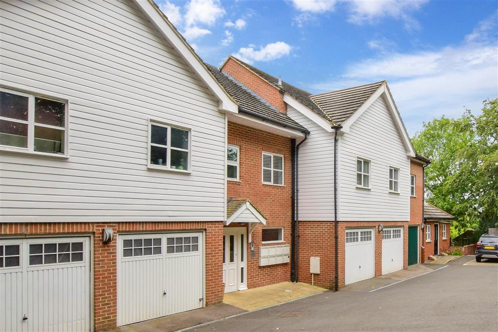 Hermitage Road, Kenley, Surrey 2 bed £315,000