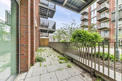 2 bedroom apartment to rent, Pendant Court, Royal Wharf, London, E16