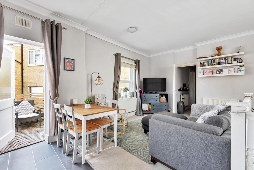 Auckland Hill, West Norwood 2 bed flat £375,000