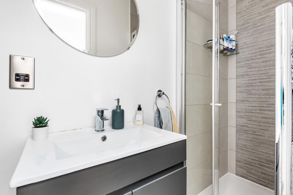 Downstairs Bathroom/Shower