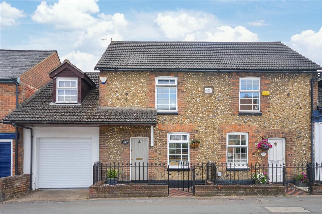 St. Johns Road, Boxmoor, Hemel Hempstead 3 bed semidetached house £