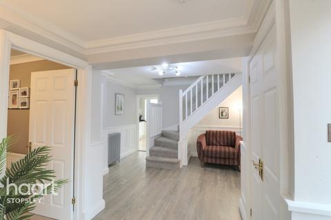 5 Warminster Close, Luton, LU2 8UJ
