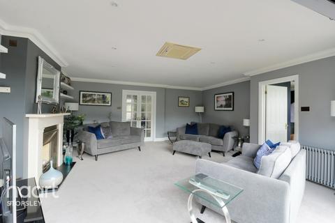 5 Warminster Close, Luton, LU2 8UJ