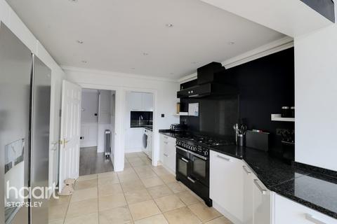 5 Warminster Close, Luton, LU2 8UJ