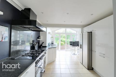 5 Warminster Close, Luton, LU2 8UJ