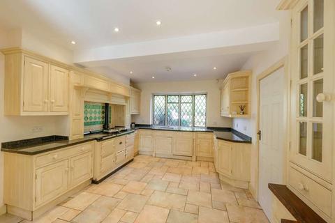 22 London Road, Lichfield, WS14 9EJ