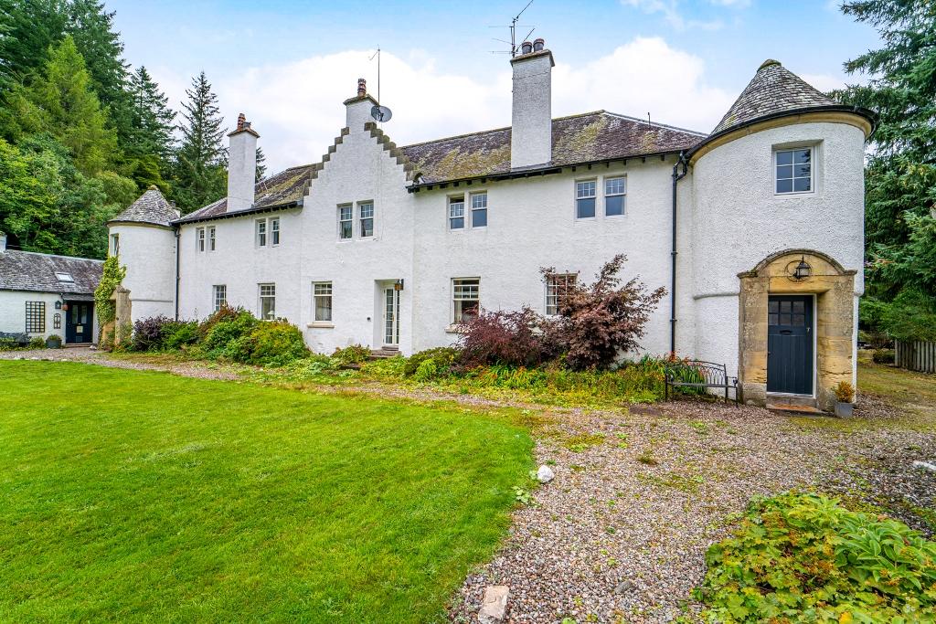 East Turret, 7 The Square, Dunira... 2 bed apartment £230,000