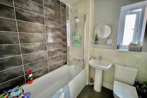 77 Budding Way, Dursley, GL11 5BE