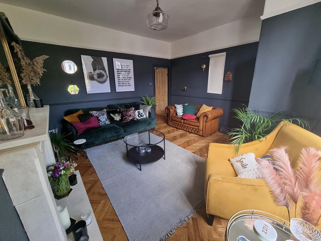 Lightburne Avenue, Leigh, WN7 3JG 2 bed terraced house £160,000