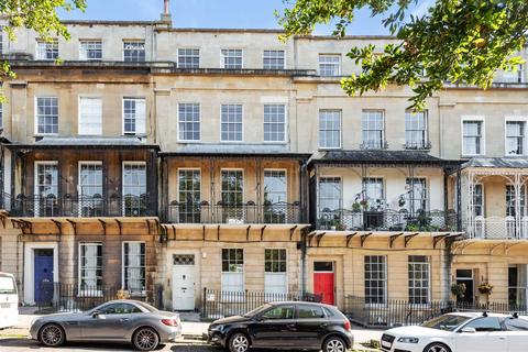 19 Caledonia Place, Bristol, BS8 4DJ